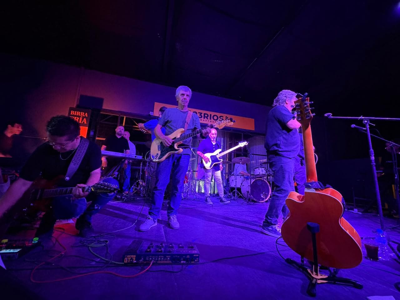 Banda en el escenario